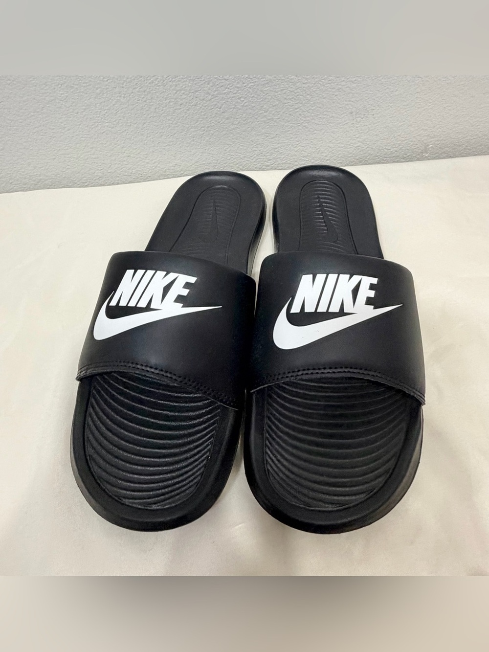 Nike Victori Slides Sandals Black White Swoosh Logo Flip Flops Shoes Women 9